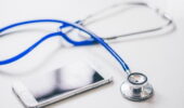 Nie tylko ochrona przed ciążą. Jak hormony pomagają w walce z PCOS, endometriozą i trądzikiem