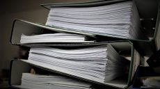 Usuwanie dokumentów biurowych za pomocą profesjonalnej niszczarki