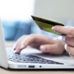 Jak bezpiecznie płacić kartą kredytową przez Internet? Tych zasad musisz przestrzegać!