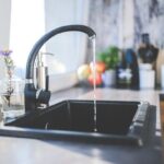 Blaty kamienne do kuchni – eleganckie rozwiązania na lata