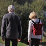 Praca opiekunek osób starszych za granicą: wyzwania, korzyści i rozwój zawodowy