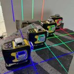 Laser krzyżowy – 5 wskazówek jak wybrać odpowiedni sprzęt do pomieszczeń i na zewnątrz